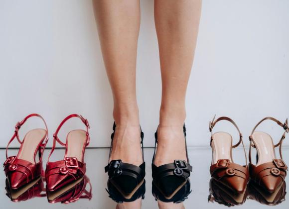Awas! Kesalahan Memakai Sepatu Ini Bisa Bikin Tulang Belakang Rusak Permanen