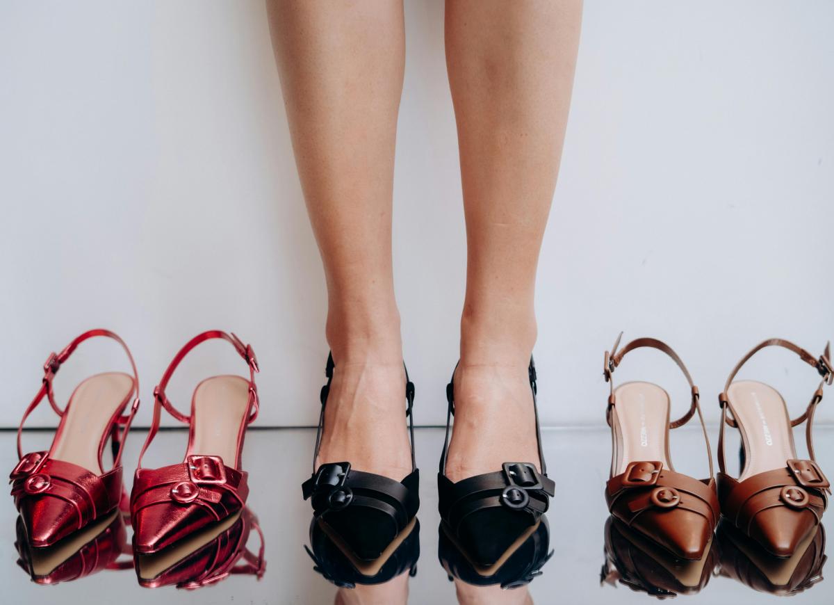 Awas! Kesalahan Memakai Sepatu Ini Bisa Bikin Tulang Belakang Rusak Permanen