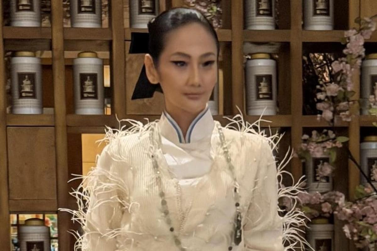 Koleksi Cheongsam Imlek 2026, Perpaduan Tradisi dan Gaya Militer Klasik