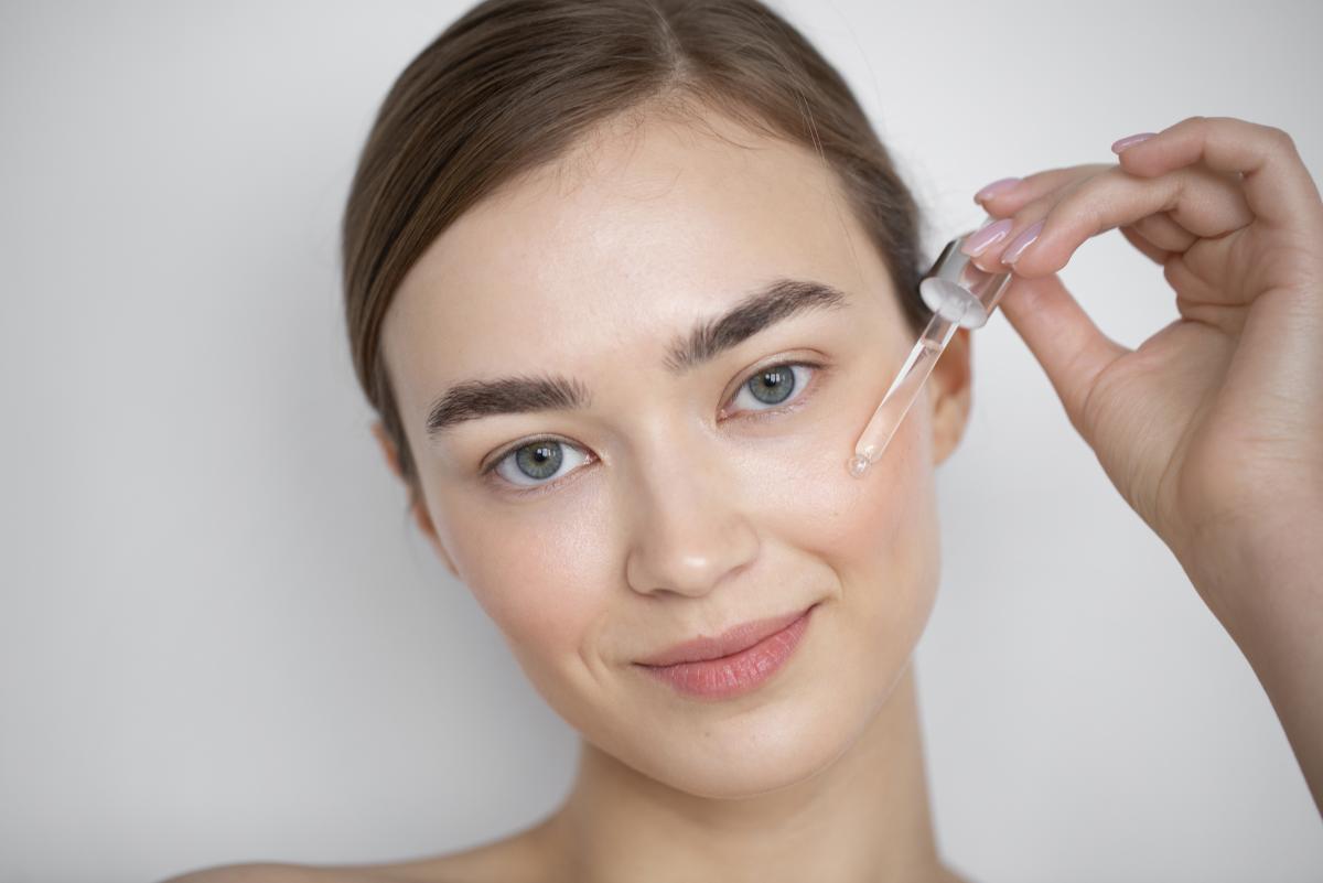 Lawan Kulit Dehidrasi! Ini Rekomendasi Serum Hyaluronic Acid Biar Kulit Nggak Keriput