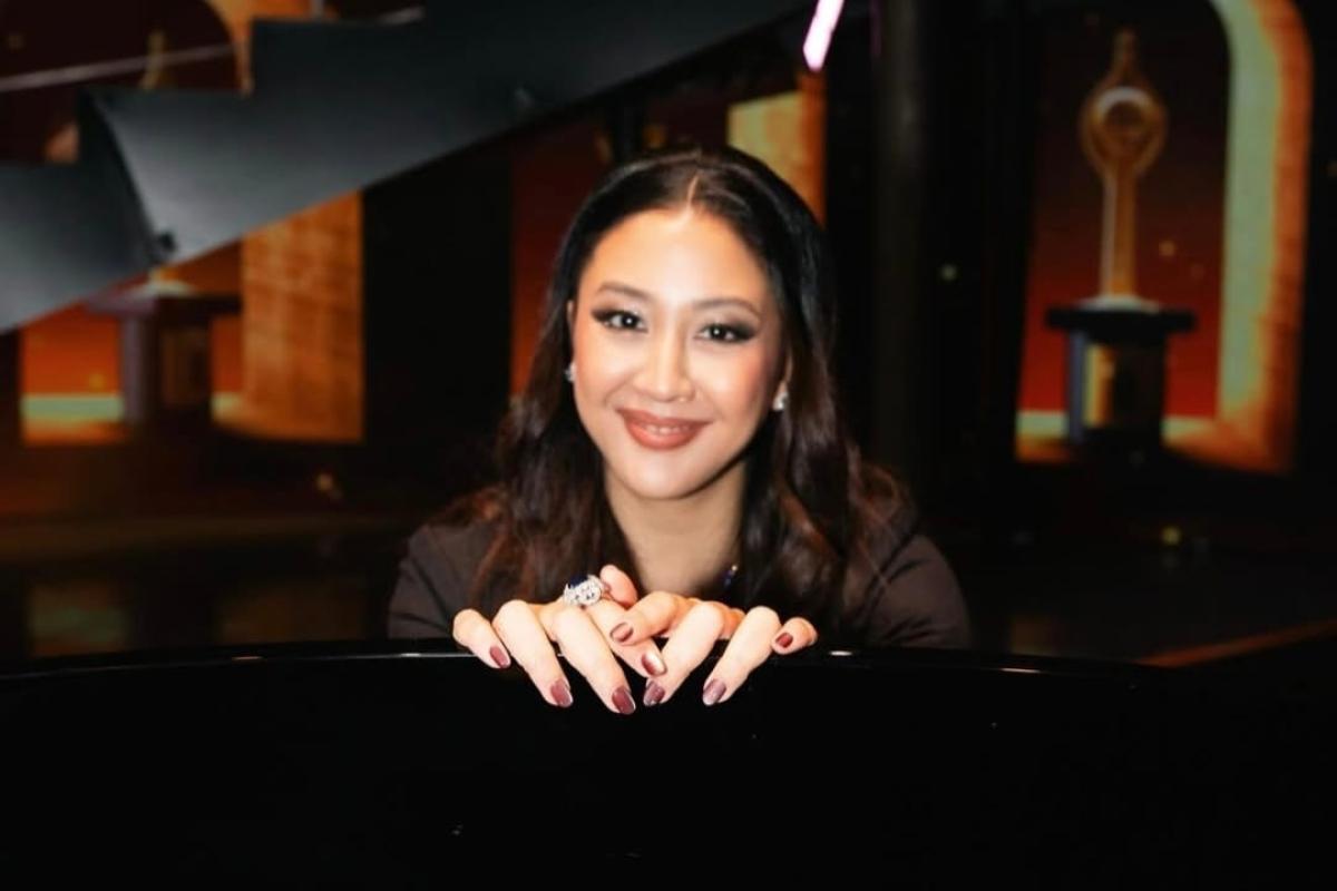Tips Mix and Match Animal Print untuk Outfit Modern ala Musisi Sherina Munaf