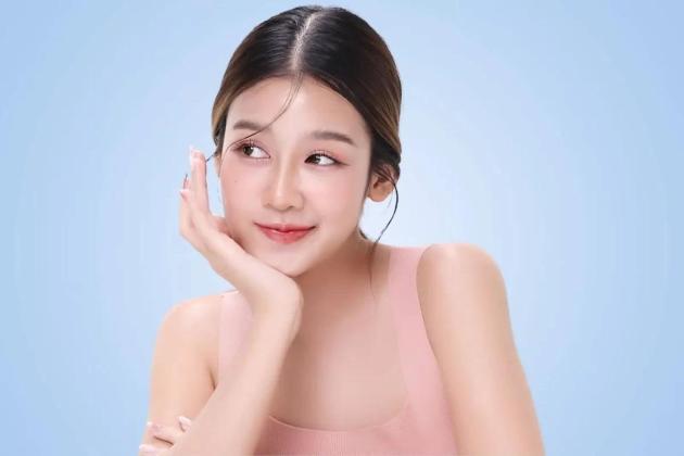 Teknik Glass Skin 2026: Wajah Glowing Transparan Hanya dengan Modal Rutinitas Rumahan!
