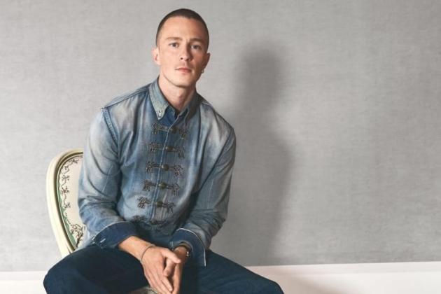 Bukan Sekadar Aktor Film, Drew Starkey Kini Jadi Simbol Gaya Baru Dior