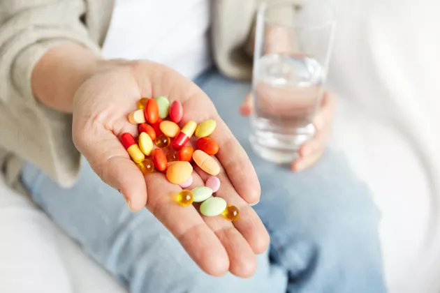 Daftar Vitamin Terbaik untuk Pekerja Kantoran Agar Tetap Sehat dan Produktif