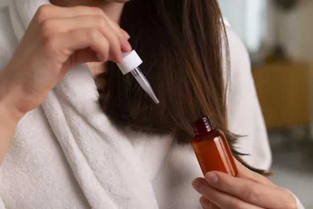 Cara Mengatasi Rambut Kering Tanpa Membuat Lepek dengan Hair Serum