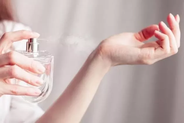 Cuaca Panas Terik ? Ini 3 Aroma Parfum yang Bikin Kamu Tetap Segar