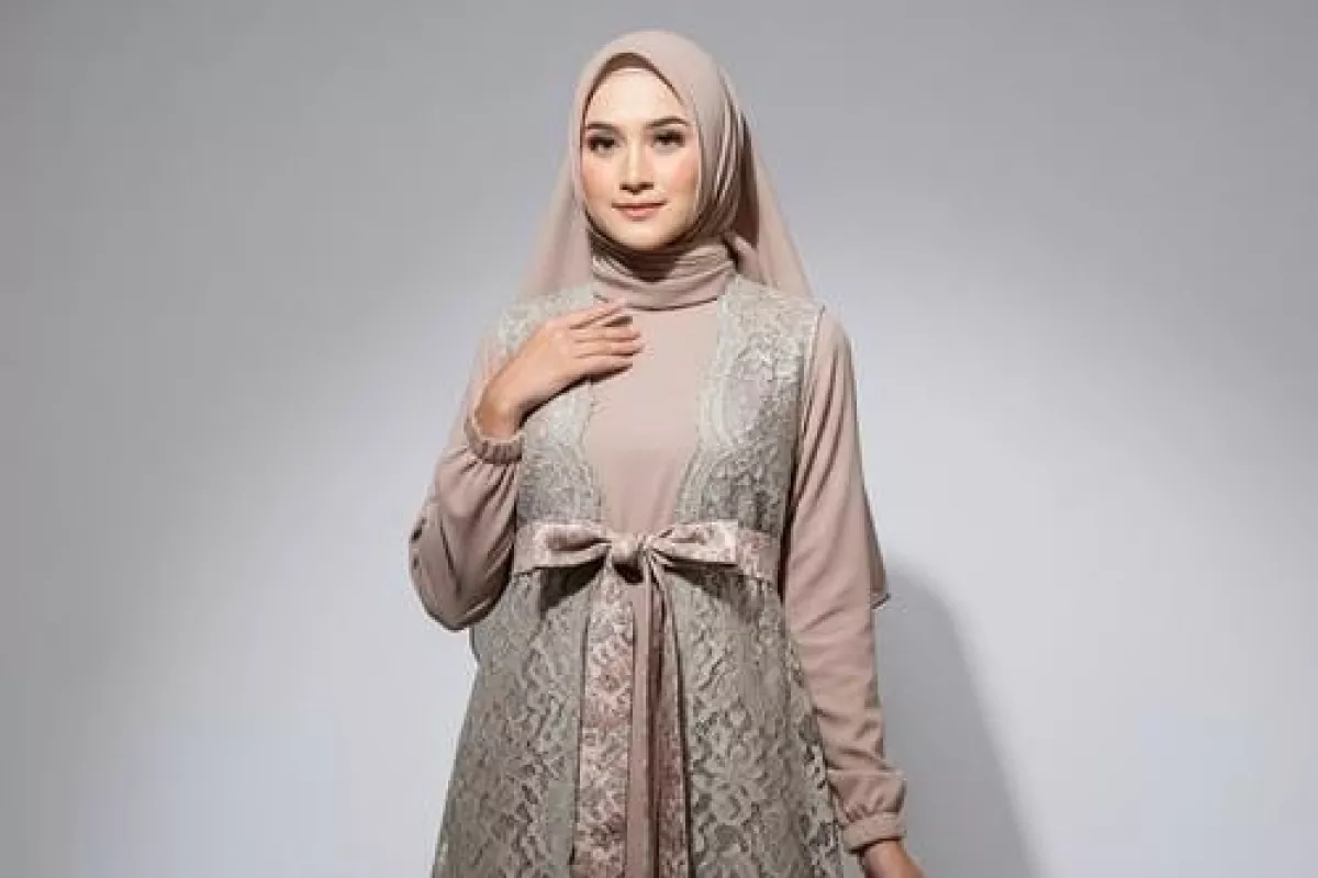 Rompi Lepas Jadi Tren Baju Lebaran 2026 : Viral, Stylish, dan Sudah Diburu Pembeli