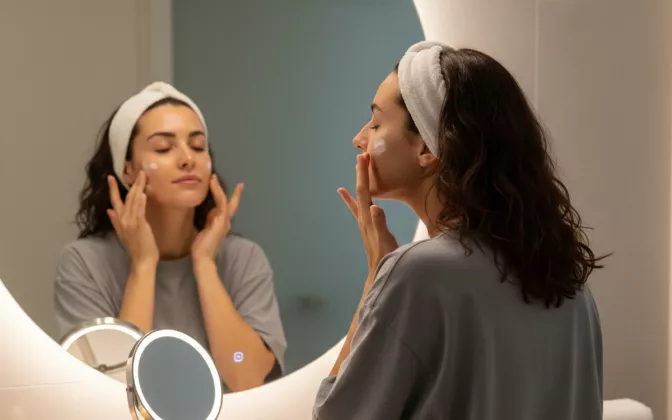 Wajah Tetap Tampak Tidur 8 Jam? Ini Trik Skincare untuk Kamu yang Suka Bergadang