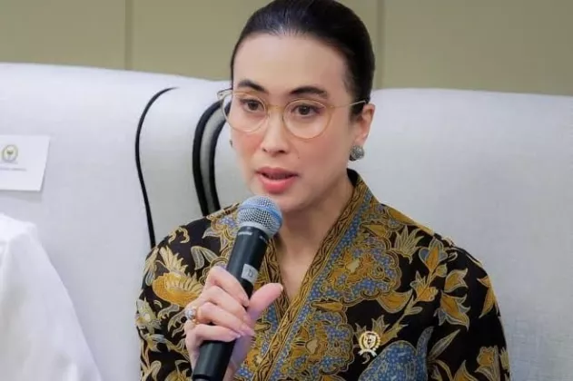 Kabar Gembira !! Menpar Widiyanti Siap Cari Solusi Penyelesaian Tiket Pesawat Mahal