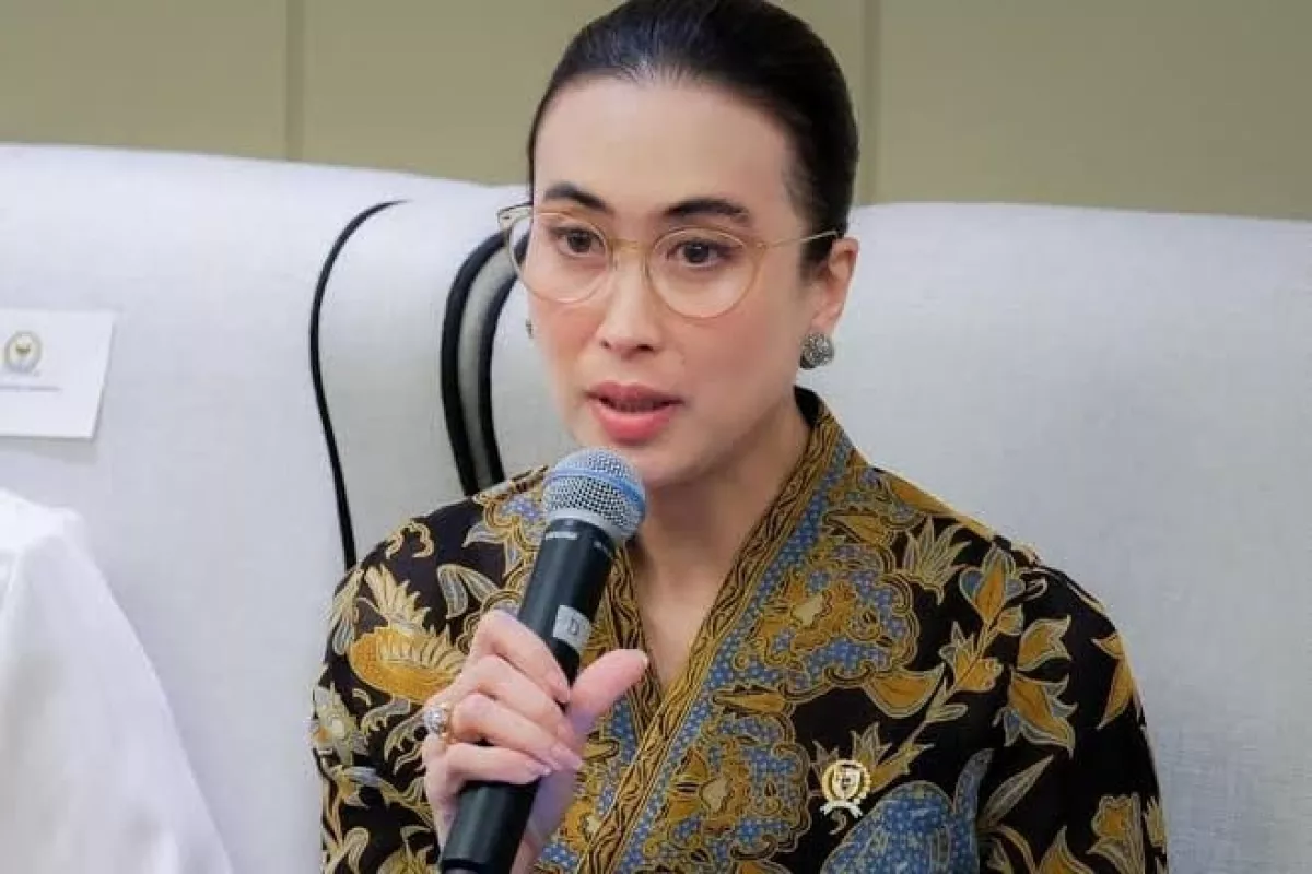 Kabar Gembira !! Menpar Widiyanti Siap Cari Solusi Penyelesaian Tiket Pesawat Mahal