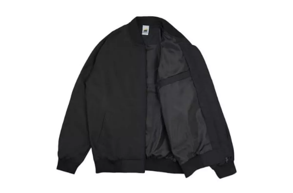 Rekomendasi Jaket Bomber Hitam Pria Terbaik, Bikin OOTD Makin Gaya Tanpa Ribet