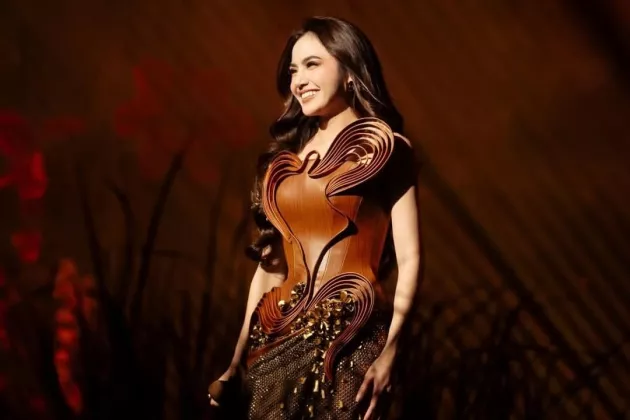 ‘KOMA Concert’ Spektakuler, Mahalini Gunakan 5 Gaun dari Desainer Tanah Air
