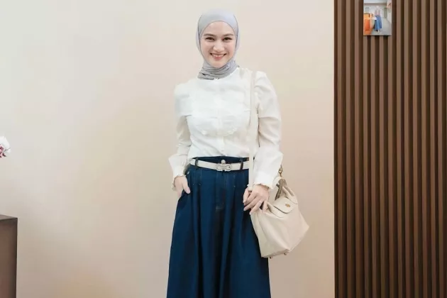 Inspirasi Outfit Bukber 2026 yang Sopan dan Simpel ala Melody Laksani