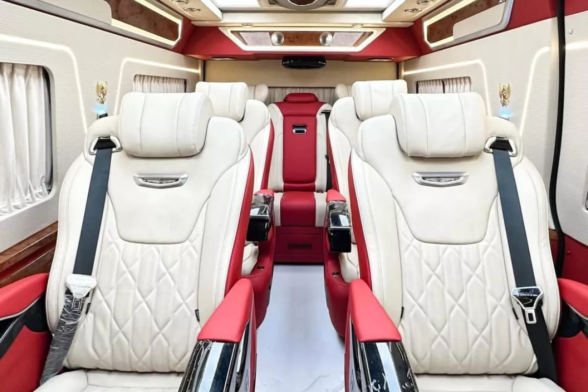 Melihat Toyota Hiace Raffi Ahmad, Interior Disulap Super Mewah oleh Hardy Classic