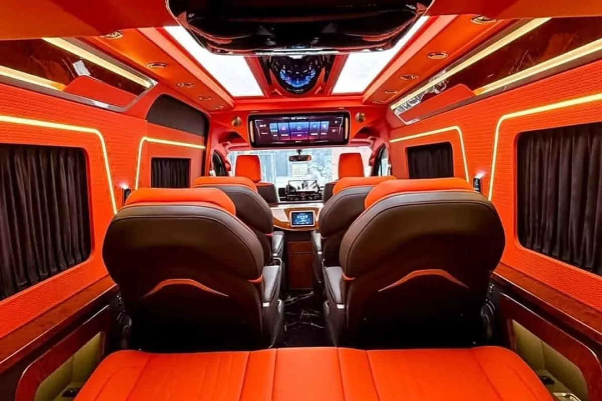 Melihat modifikasi Toyota Hiace milik Raffi Ahmad (Dokumen Hardy Classic)