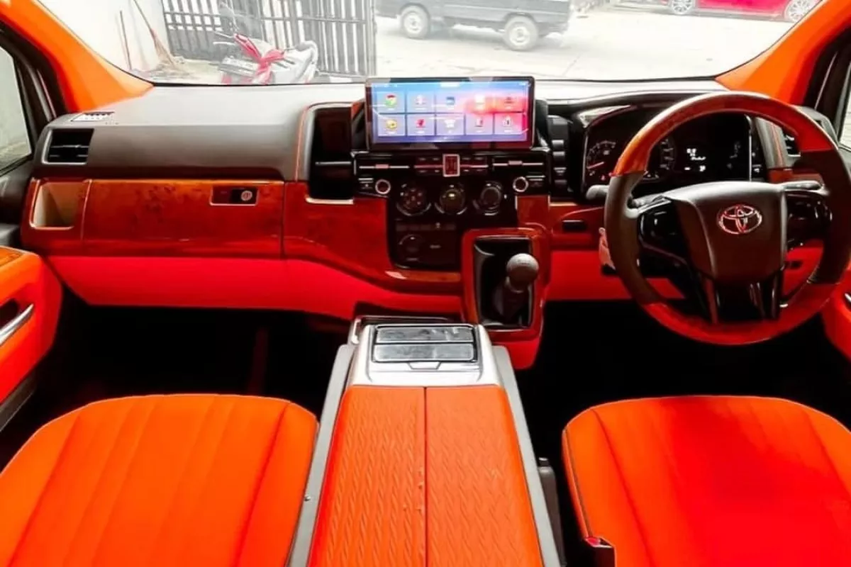 Melihat modifikasi Toyota Hiace milik Raffi Ahmad (Dokumen Hardy Classic)