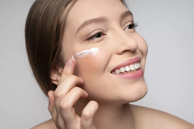 Sudah Rutin Pakai Moisturizer Tapi Kulit Tetap Kering? Ternyata Ini Penyebabnya!