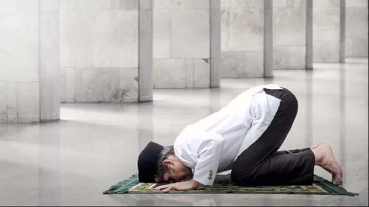 Tata Cara Shalat Gerhana Bulan Total: Lengkap dengan Niat dan Hukumnya