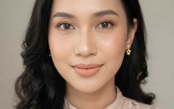 Anti Pucat! Rahasia Tampil Fresh dengan Baju Lebaran Warna Nude