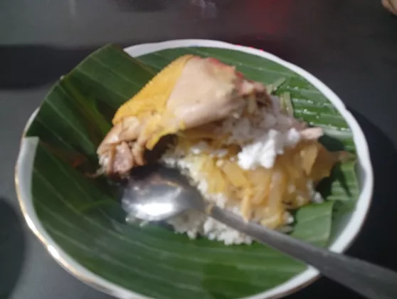 Nasi Liwet Yu Sani, Kuliner Legendaris Solo yang Selalu Ramai Diburu Pengunjung