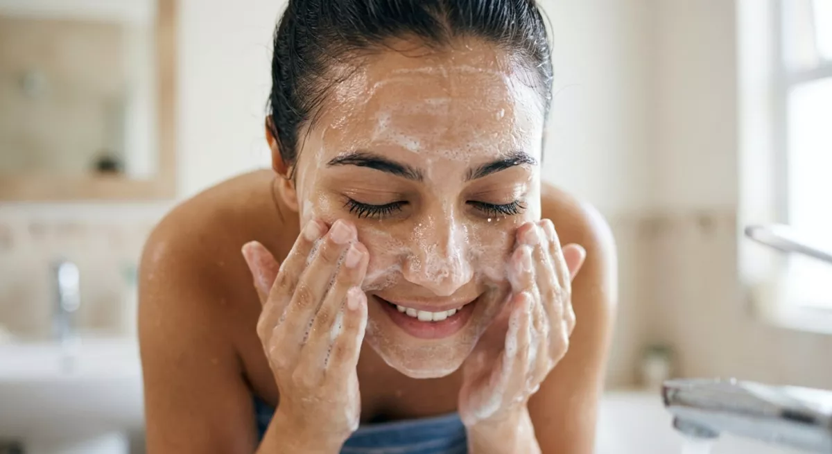5 Rekomendasi Facial Wash Salicylic Acid Terbaik 2026, Hempas Jerawat Seketika!