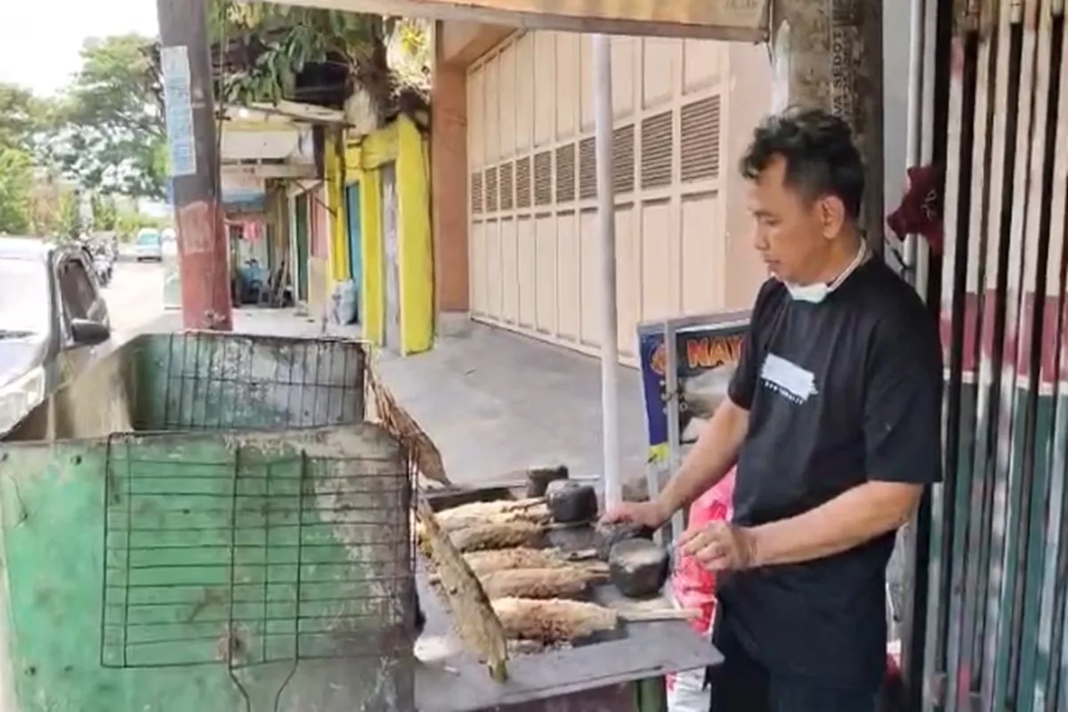 Berkah Lebaran! Sate Bandeng Laris Manis Jadi Buruan Pemudik di Serang