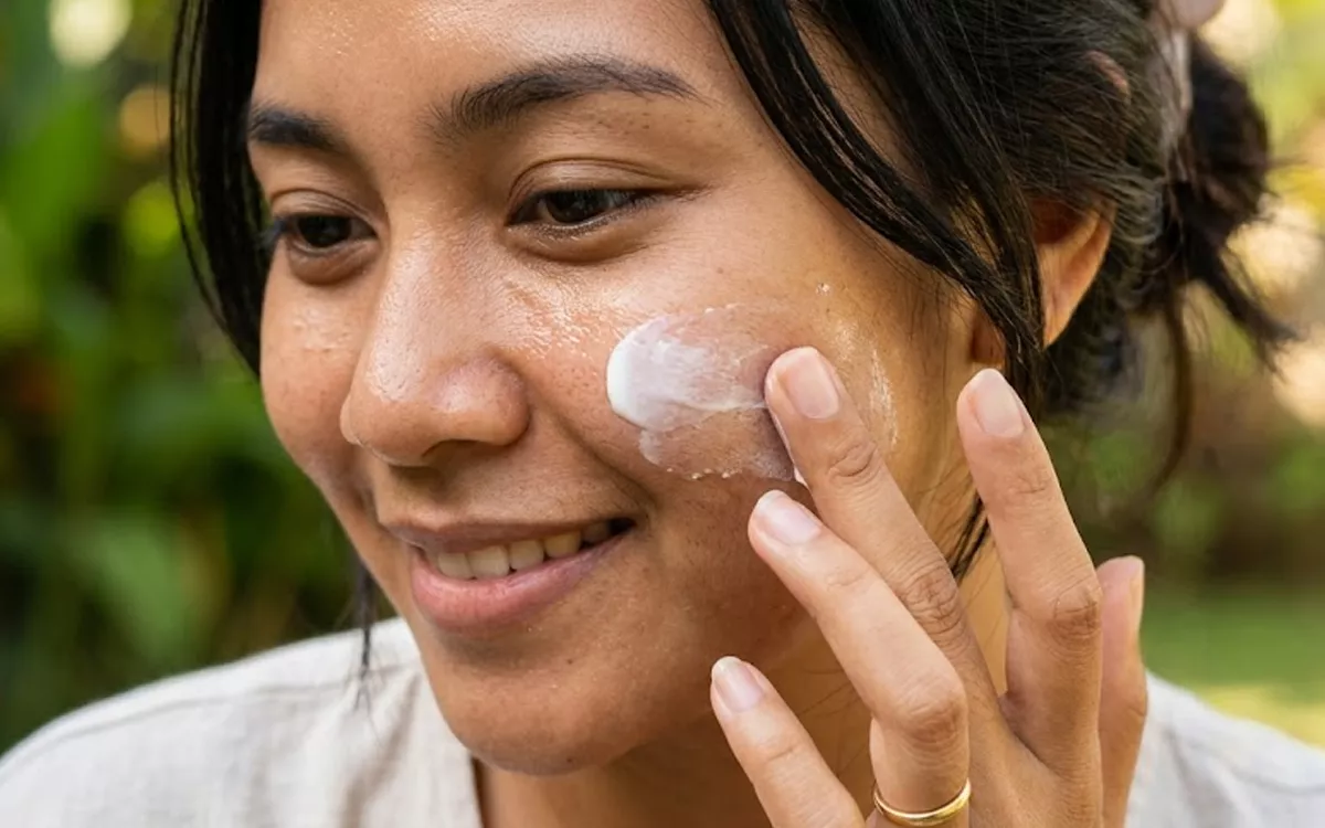 Rekomendasi Sunscreen untuk Kulit Gelap Tanpa Whitecast, Wajib Coba!