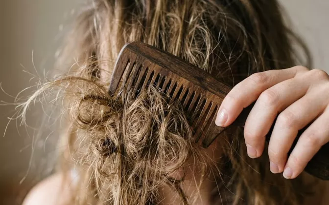 Cara Mengatasi Rambut Kusut dan Kasar Secara Alami Agar Mudah Diatur