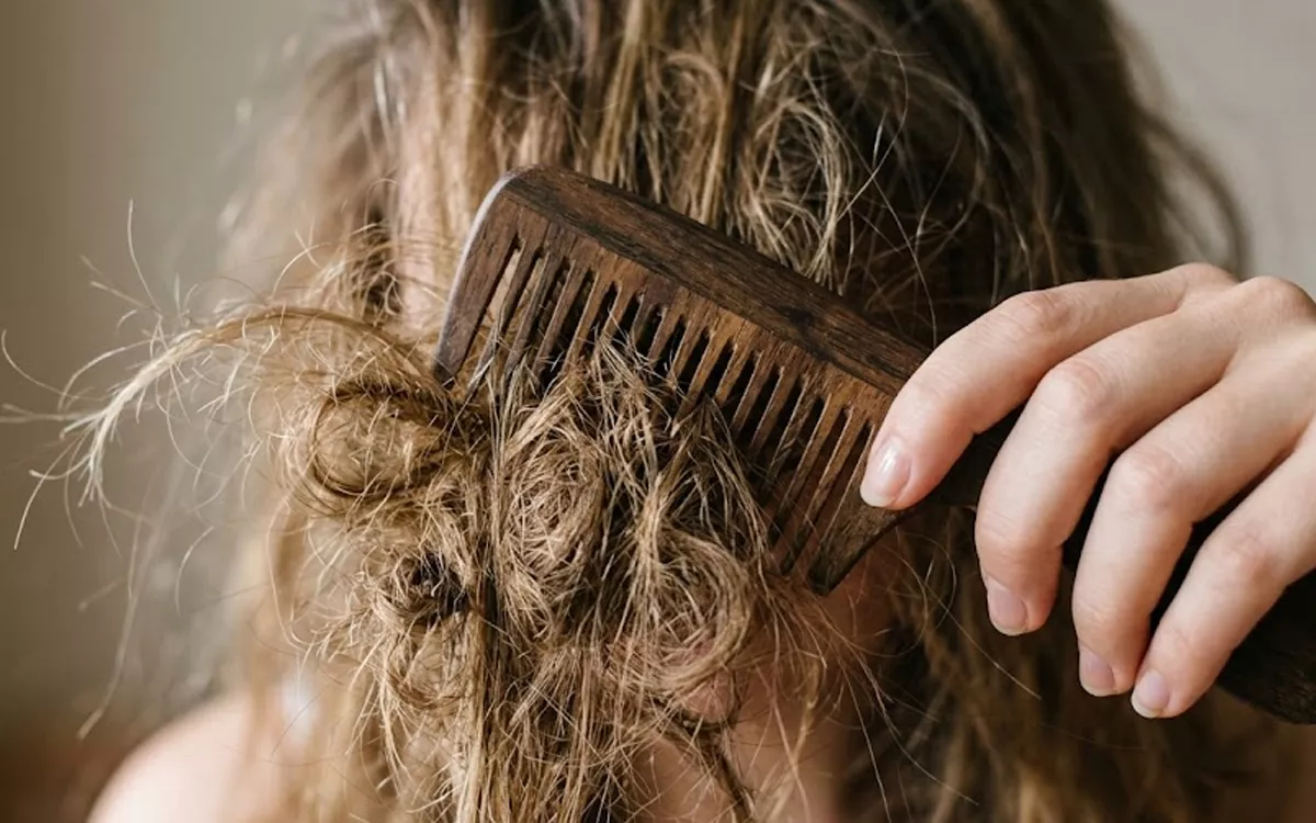Cara Mengatasi Rambut Kusut dan Kasar Secara Alami Agar Mudah Diatur