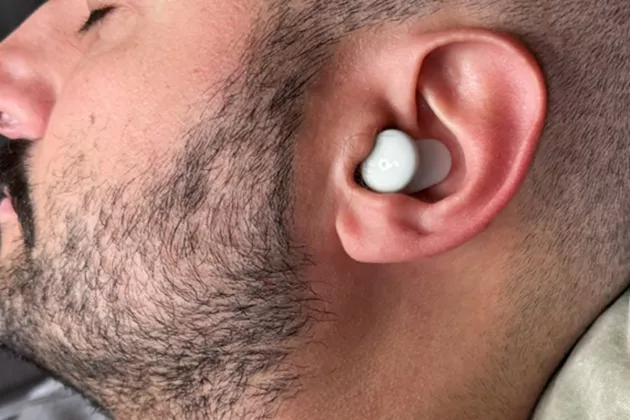 Bahaya Memakai Earbud Saat Tidur: Kenali Risiko Infeksi dan Potensi Kerusakan Telinga