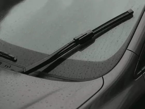 Mengganggu Saat Hujan, Ini Penyebab Wiper Mobil Berdecit dan Cara Mengatasinya
