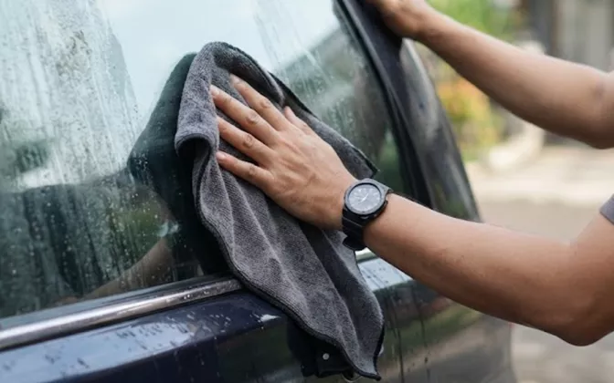 Kaca Mobil Berjamur? Begini Cara Membersihkannya Agar Tidak Baret