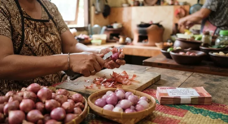 Viral Upah Kupas Bawang Tembus Rp700 Ribu Per Kilo Usai Disebut Presiden Prabowo, Simak Tips Cepat Mengupasnya