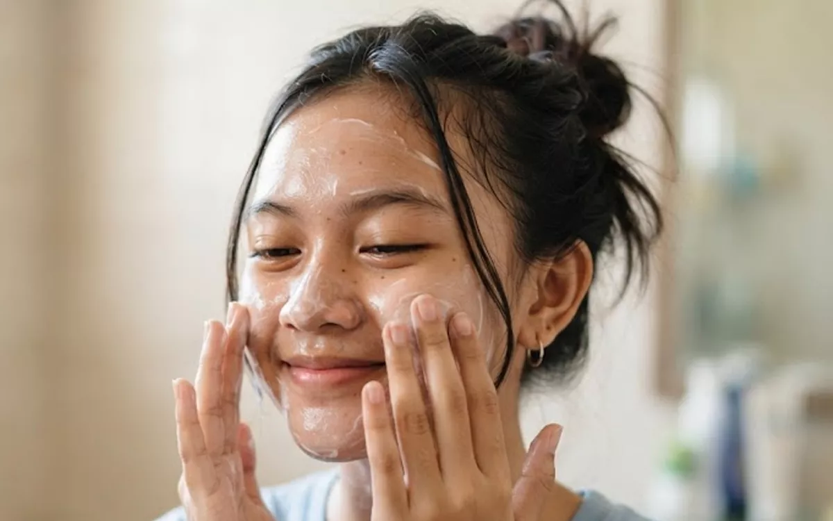 Urutan Basic Skincare Pagi dan Malam untuk Remaja, Nggak Ribet!