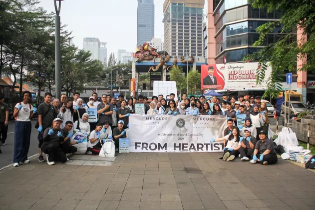 Aksi Plogging di Car Free Day, Mercure Jakarta Cikini dan Sabang Peringati World Cleanup Day 2026