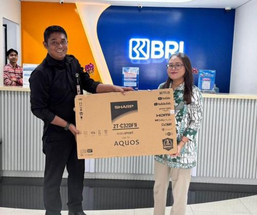 Panen Hadiah Simpedes, BRI Cabang Bandara Soetta Serahkan TV LED Kepada Nasabah Setia