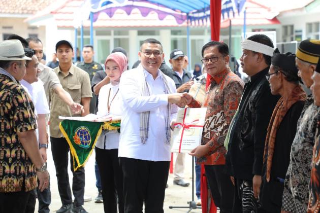 Serahkan 1.641 Sertipikat Redistribusi Tanah di Kabupaten Majalengka, Wamen Ossy: Komitmen Negara Wujudkan Keadilan & Kesejahteraan Rakyat