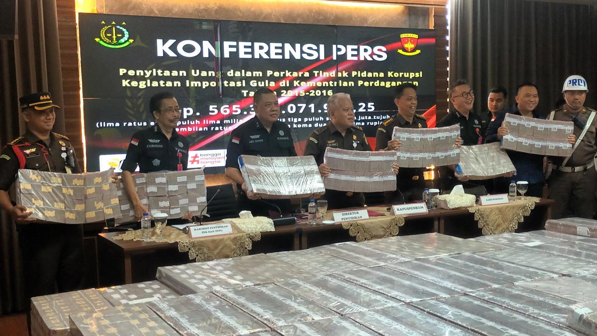 Daftar Tersangka yang Kembalikan Uang ke Kejagung Terkait Korupsi Impor Gula