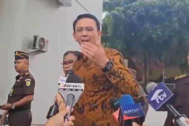 Diperiksa Kasus Korupsi di Pertamina, Ahok Tenteng sejumlah Berkas