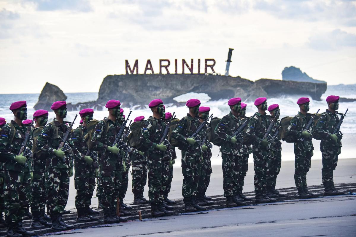 320 Prajurit Muda Korps Marinir Resmi Sandang Baret Ungu