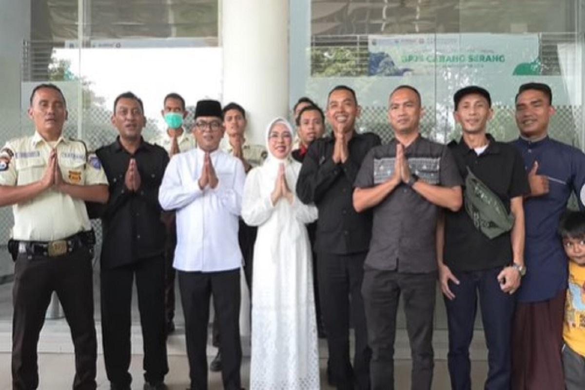 Gubernur Andra Soni Sapa Warga dan Pasien yang Lebaran di RSUD Banten
