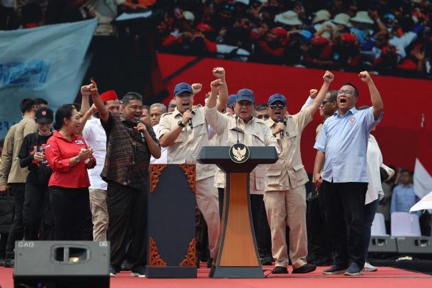 Hadiri Peringatan May Day, Prabowo Beri 2 Hadiah untuk Buruh