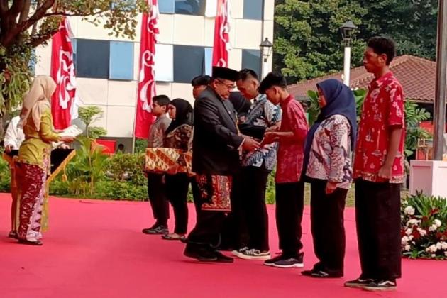 Hardiknas, Pramono Tebus 371 Ijazah Siswa yang Ditahan Sekolah