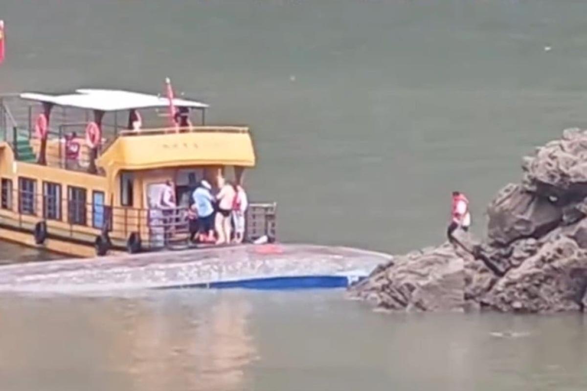 Kapal Wisata di China Terbalik, 9 Orang Tewas, 70 Luka-luka