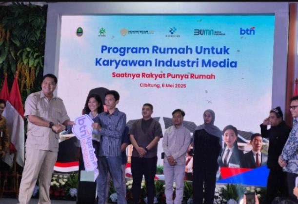 Ara Serah Terima 100 Kunci Rumah Subsidi untuk Wartawan di Bekasi