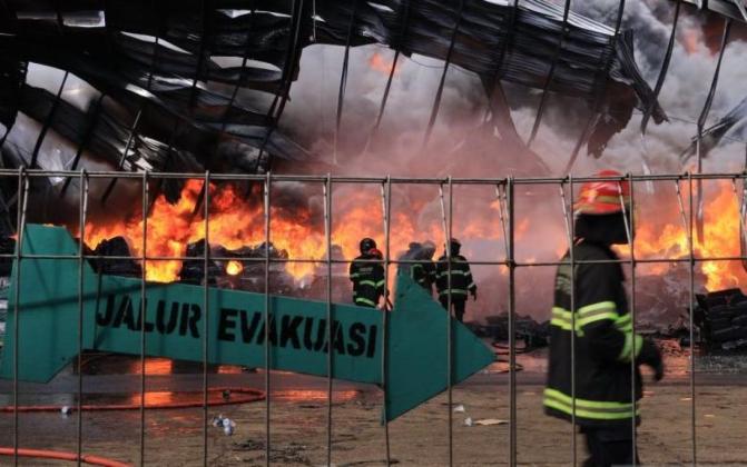 Penyebab Kebakaran Pabrik Karet PT Teluk Luas Padang Berawal dari Tabung Gas