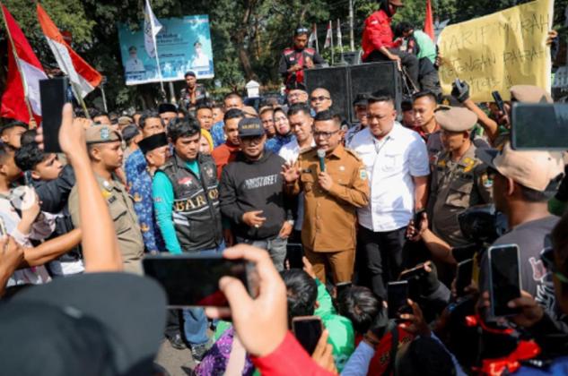 Gubernur Banten Andra Soni Sambut Aspirasi Ojol di Serang, Janji Buka Dialog Terbuka