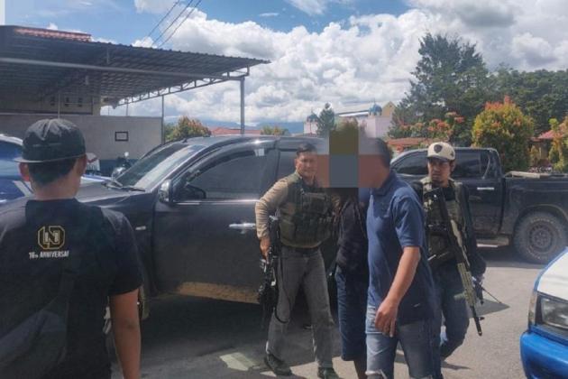 Satgas Damai Cartenz Tangkap Oknum Polisi Penjual Amunsi kepada KKB di Papua