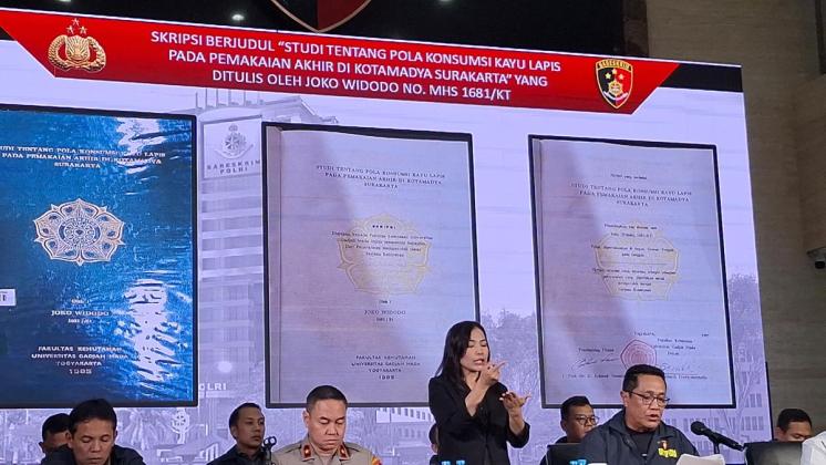 Polisi Sebut Skripsi Jokowi Dikerjakan dengan Mesin Tik Tipe Pica