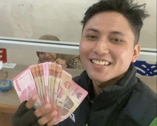Viral! Driver Ojol Dapat Tip Selembar, Tapi Pas Ditukar Ternyata Lebih dari Dugaan